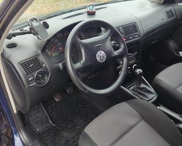 Синий Фольксваген Гольф, объемом двигателя 1.6 л и пробегом 264 тыс. км за 4900 $, фото 7 на Automoto.ua