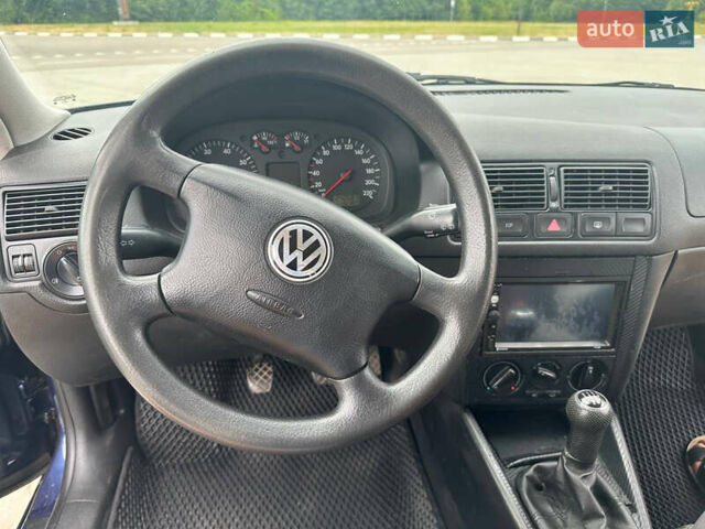 Синий Фольксваген Гольф, объемом двигателя 1.39 л и пробегом 242 тыс. км за 4200 $, фото 5 на Automoto.ua