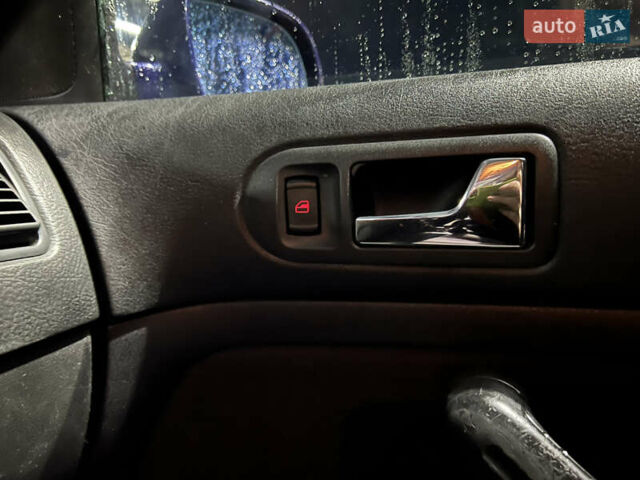 Синій Фольксваген Гольф, об'ємом двигуна 1.39 л та пробігом 169 тис. км за 4000 $, фото 31 на Automoto.ua