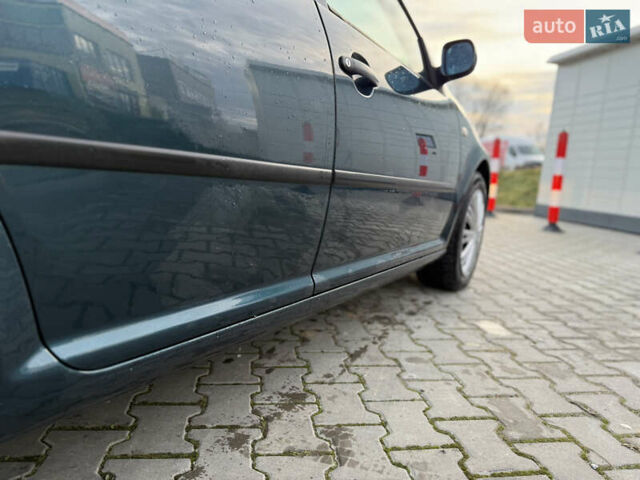 Синій Фольксваген Гольф, об'ємом двигуна 1.39 л та пробігом 216 тис. км за 3700 $, фото 35 на Automoto.ua