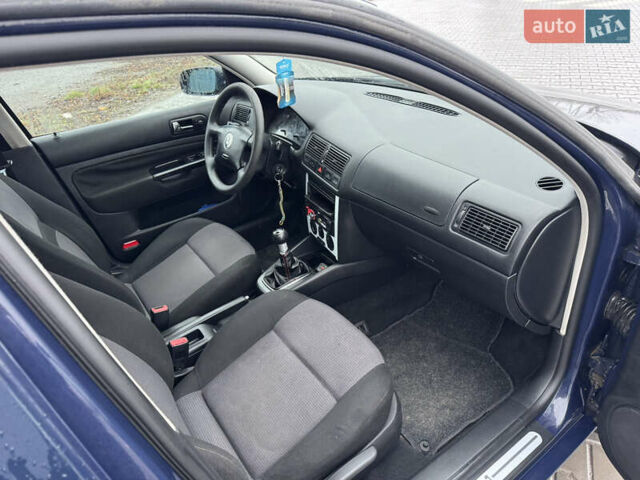 Синий Фольксваген Гольф, объемом двигателя 1.39 л и пробегом 210 тыс. км за 3450 $, фото 13 на Automoto.ua