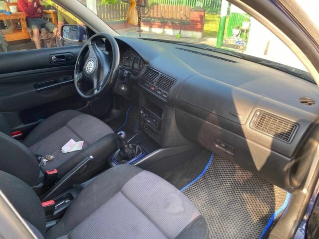 Синий Фольксваген Гольф, объемом двигателя 1.6 л и пробегом 271 тыс. км за 4600 $, фото 4 на Automoto.ua