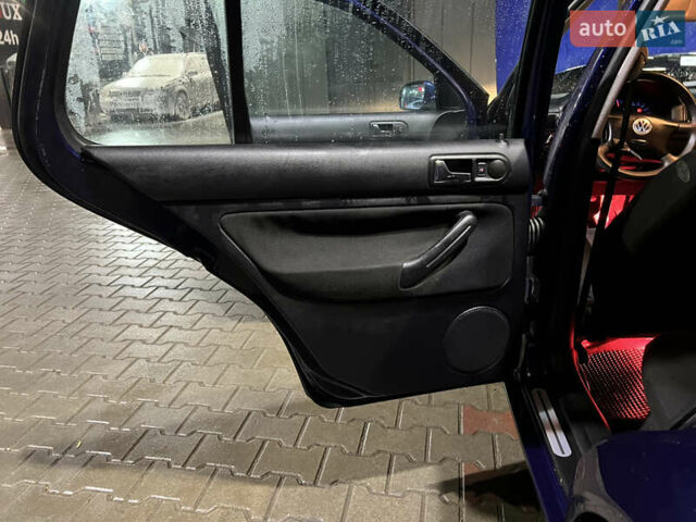 Синій Фольксваген Гольф, об'ємом двигуна 1.39 л та пробігом 169 тис. км за 4000 $, фото 59 на Automoto.ua