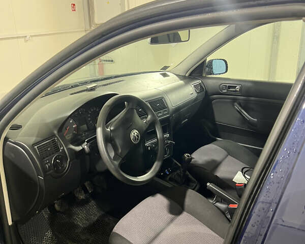 Синій Фольксваген Гольф, об'ємом двигуна 1.39 л та пробігом 169 тис. км за 4000 $, фото 14 на Automoto.ua