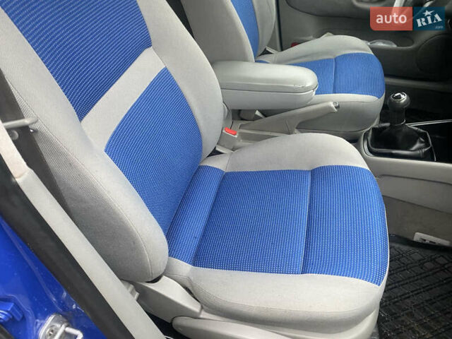 Синий Фольксваген Гольф, объемом двигателя 1.6 л и пробегом 226 тыс. км за 4800 $, фото 23 на Automoto.ua