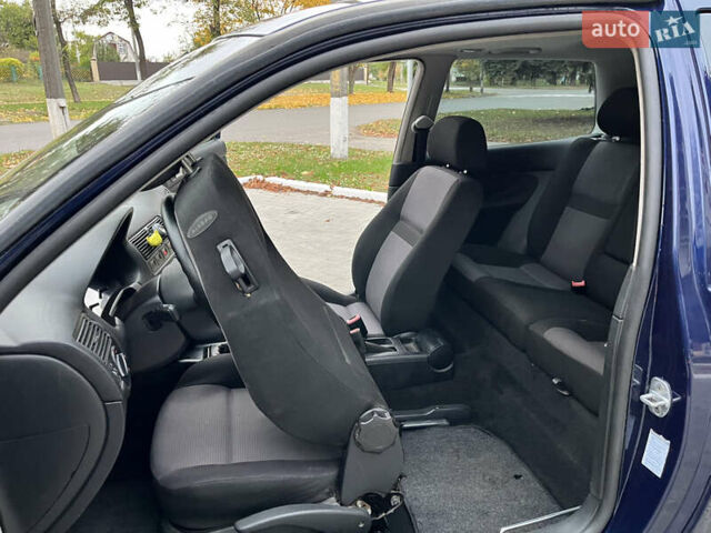 Синий Фольксваген Гольф, объемом двигателя 1.39 л и пробегом 233 тыс. км за 3850 $, фото 45 на Automoto.ua