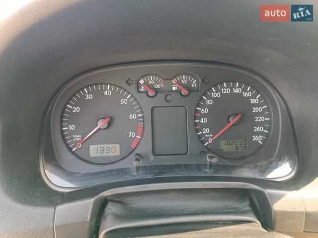 Синій Фольксваген Гольф, об'ємом двигуна 1.6 л та пробігом 182 тис. км за 4350 $, фото 14 на Automoto.ua