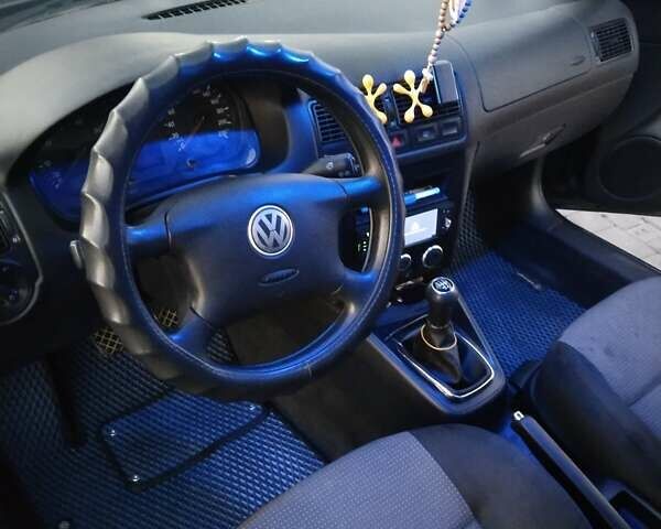 Синий Фольксваген Гольф, объемом двигателя 1.39 л и пробегом 215 тыс. км за 4150 $, фото 11 на Automoto.ua