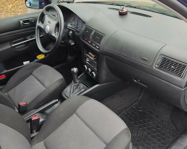 Синий Фольксваген Гольф, объемом двигателя 1.6 л и пробегом 264 тыс. км за 4900 $, фото 3 на Automoto.ua