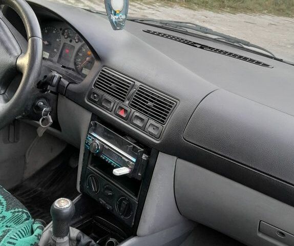 Синий Фольксваген Гольф, объемом двигателя 1.9 л и пробегом 397 тыс. км за 1700 $, фото 6 на Automoto.ua
