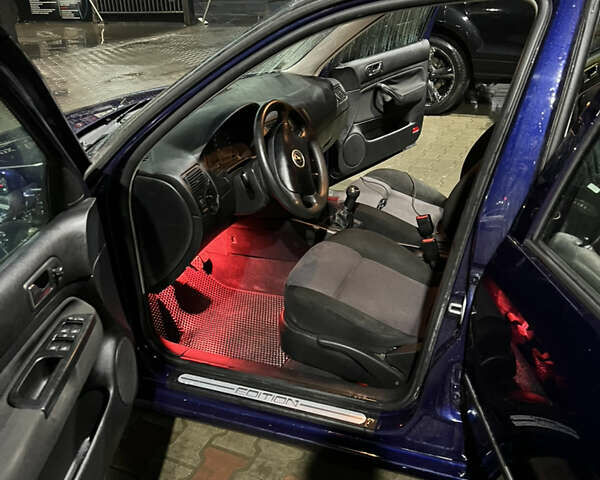 Синій Фольксваген Гольф, об'ємом двигуна 1.39 л та пробігом 169 тис. км за 4000 $, фото 74 на Automoto.ua