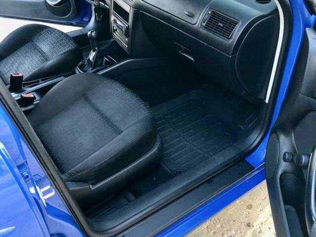 Синий Фольксваген Гольф, объемом двигателя 1.4 л и пробегом 274 тыс. км за 3850 $, фото 9 на Automoto.ua