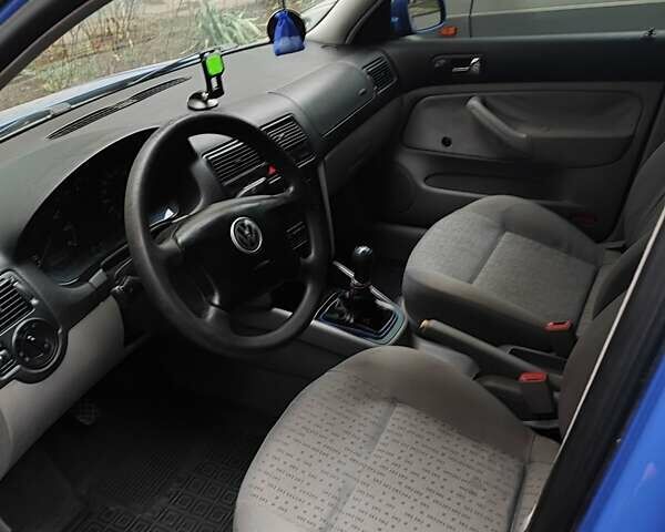 Синий Фольксваген Гольф, объемом двигателя 1.39 л и пробегом 216 тыс. км за 4200 $, фото 7 на Automoto.ua