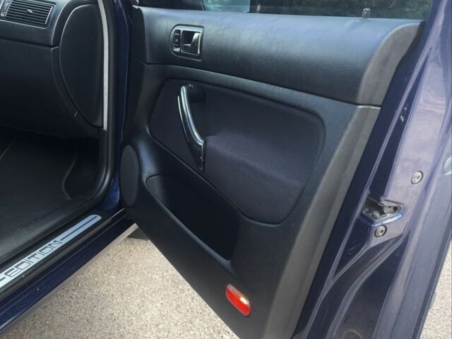 Синий Фольксваген Гольф, объемом двигателя 1.6 л и пробегом 230 тыс. км за 4199 $, фото 10 на Automoto.ua