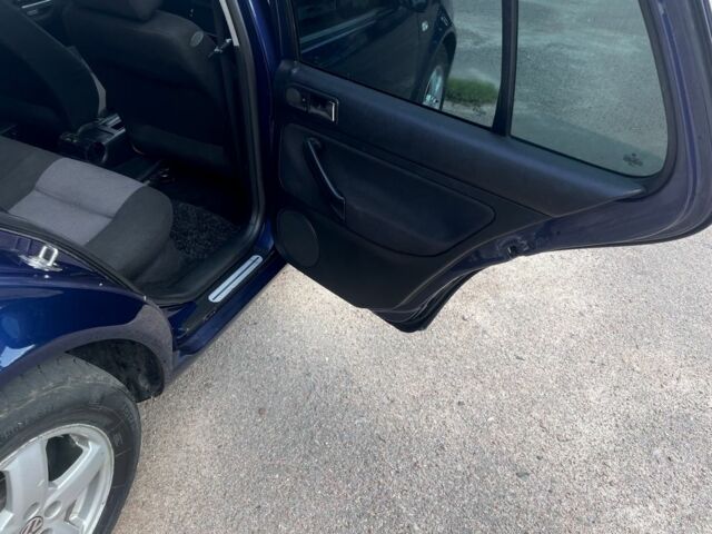 Синий Фольксваген Гольф, объемом двигателя 1.6 л и пробегом 230 тыс. км за 4199 $, фото 9 на Automoto.ua