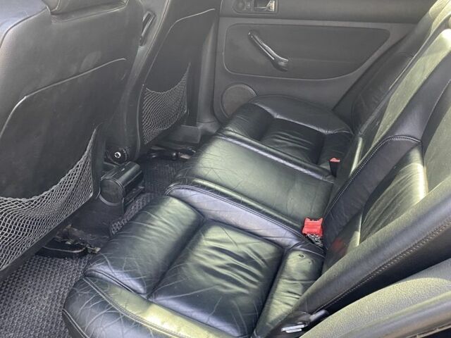 Синий Фольксваген Гольф, объемом двигателя 1.6 л и пробегом 380 тыс. км за 3600 $, фото 5 на Automoto.ua