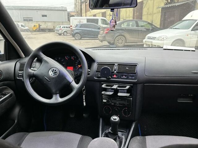 Синий Фольксваген Гольф, объемом двигателя 1.6 л и пробегом 272 тыс. км за 2600 $, фото 7 на Automoto.ua