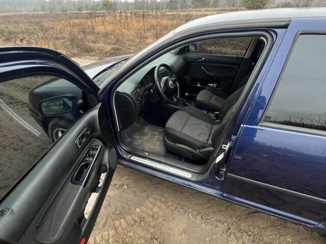 Синий Фольксваген Гольф, объемом двигателя 1.6 л и пробегом 277 тыс. км за 4200 $, фото 6 на Automoto.ua