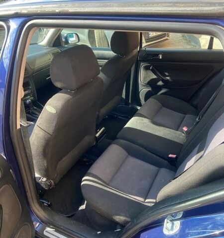 Синий Фольксваген Гольф, объемом двигателя 1.4 л и пробегом 300 тыс. км за 3600 $, фото 1 на Automoto.ua