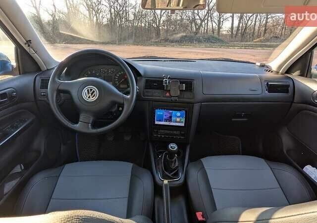 Синий Фольксваген Гольф, объемом двигателя 1.6 л и пробегом 295 тыс. км за 4300 $, фото 19 на Automoto.ua