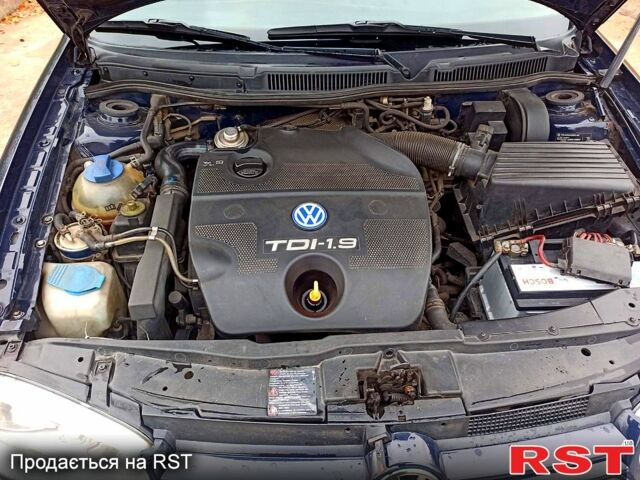 Синий Фольксваген Гольф, объемом двигателя 1.9 л и пробегом 210 тыс. км за 4499 $, фото 4 на Automoto.ua