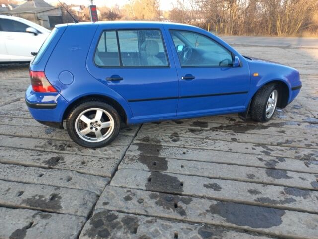 Синій Фольксваген Гольф, об'ємом двигуна 1.4 л та пробігом 320 тис. км за 3200 $, фото 3 на Automoto.ua