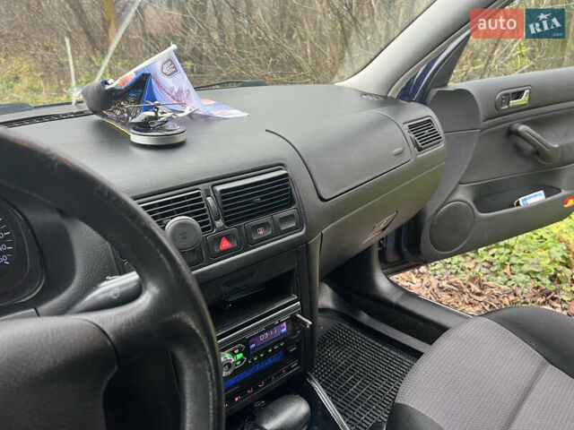 Синий Фольксваген Гольф, объемом двигателя 1.6 л и пробегом 260 тыс. км за 4600 $, фото 1 на Automoto.ua