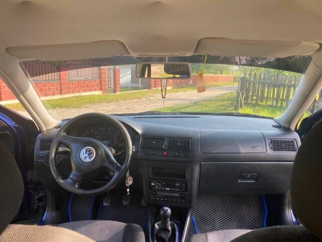 Синий Фольксваген Гольф, объемом двигателя 1.6 л и пробегом 271 тыс. км за 4600 $, фото 7 на Automoto.ua