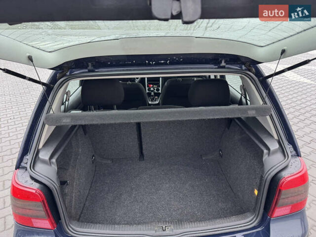 Синий Фольксваген Гольф, объемом двигателя 1.39 л и пробегом 210 тыс. км за 3450 $, фото 10 на Automoto.ua