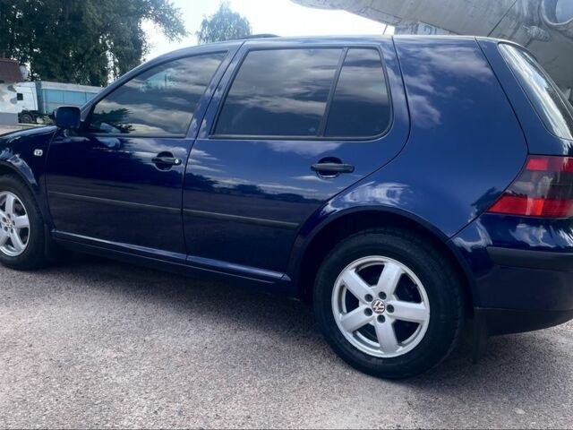 Синий Фольксваген Гольф, объемом двигателя 1.6 л и пробегом 230 тыс. км за 4199 $, фото 3 на Automoto.ua