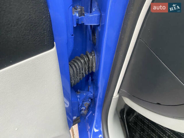 Синий Фольксваген Гольф, объемом двигателя 1.6 л и пробегом 226 тыс. км за 4800 $, фото 13 на Automoto.ua