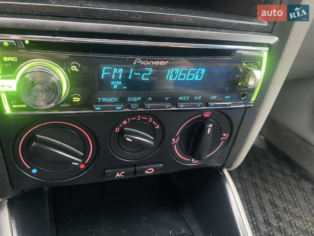 Синий Фольксваген Гольф, объемом двигателя 1.6 л и пробегом 226 тыс. км за 4800 $, фото 26 на Automoto.ua