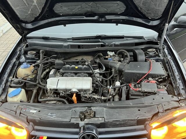 Синий Фольксваген Гольф, объемом двигателя 2 л и пробегом 286 тыс. км за 4450 $, фото 5 на Automoto.ua