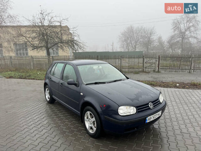 Синий Фольксваген Гольф, объемом двигателя 1.39 л и пробегом 210 тыс. км за 3450 $, фото 1 на Automoto.ua