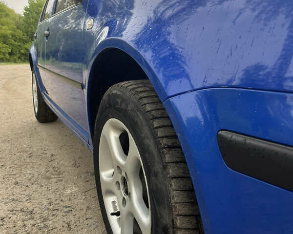 Синий Фольксваген Гольф, объемом двигателя 1.6 л и пробегом 308 тыс. км за 3650 $, фото 1 на Automoto.ua