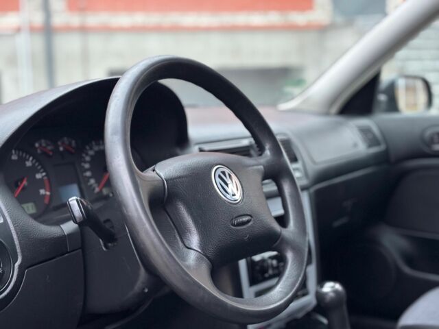 Синий Фольксваген Гольф, объемом двигателя 1.6 л и пробегом 284 тыс. км за 4250 $, фото 7 на Automoto.ua