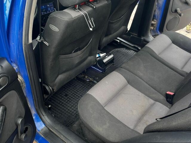 Синий Фольксваген Гольф, объемом двигателя 1.9 л и пробегом 377 тыс. км за 2510 $, фото 5 на Automoto.ua