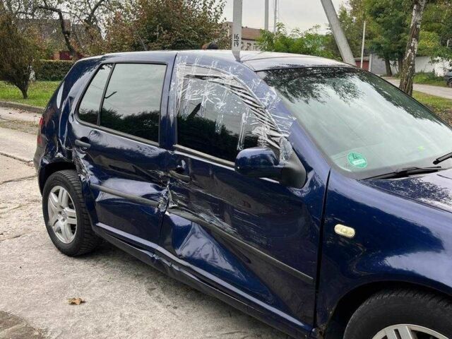 Синий Фольксваген Гольф, объемом двигателя 1.4 л и пробегом 246 тыс. км за 1700 $, фото 3 на Automoto.ua