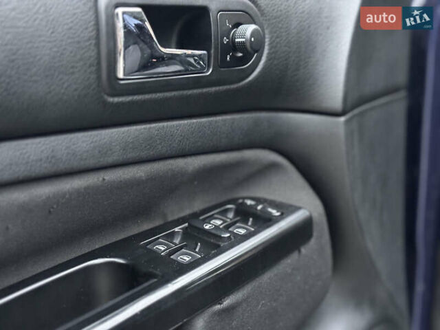 Синий Фольксваген Гольф, объемом двигателя 1.6 л и пробегом 284 тыс. км за 4250 $, фото 10 на Automoto.ua