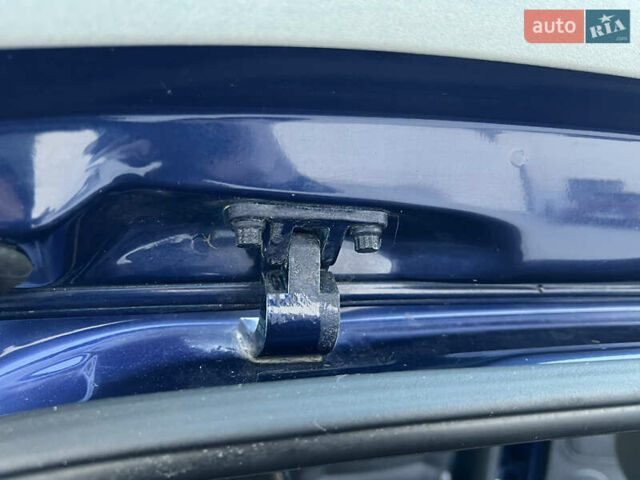 Синий Фольксваген Гольф, объемом двигателя 1.6 л и пробегом 284 тыс. км за 5350 $, фото 93 на Automoto.ua