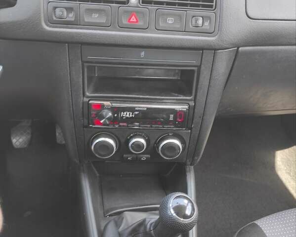 Синий Фольксваген Гольф, объемом двигателя 1.39 л и пробегом 309 тыс. км за 4500 $, фото 7 на Automoto.ua