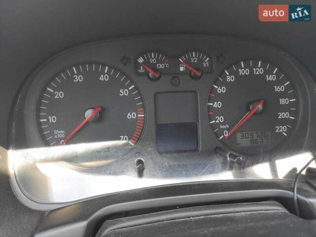 Синий Фольксваген Гольф, объемом двигателя 1.39 л и пробегом 309 тыс. км за 4500 $, фото 5 на Automoto.ua