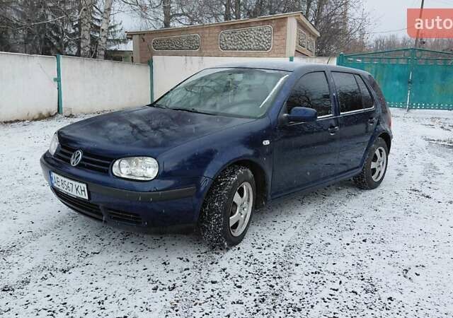 Синий Фольксваген Гольф, объемом двигателя 1.6 л и пробегом 259 тыс. км за 4000 $, фото 1 на Automoto.ua