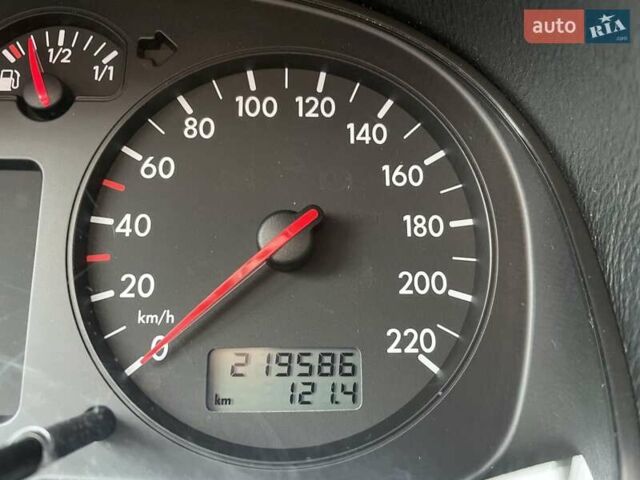 Синий Фольксваген Гольф, объемом двигателя 1.39 л и пробегом 220 тыс. км за 5150 $, фото 12 на Automoto.ua