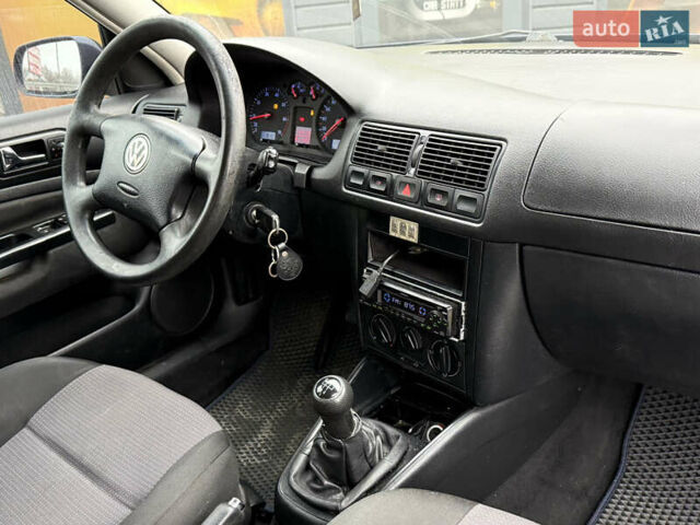 Синий Фольксваген Гольф, объемом двигателя 1.39 л и пробегом 283 тыс. км за 3999 $, фото 16 на Automoto.ua