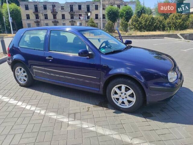 Синий Фольксваген Гольф, объемом двигателя 1.39 л и пробегом 309 тыс. км за 4500 $, фото 2 на Automoto.ua
