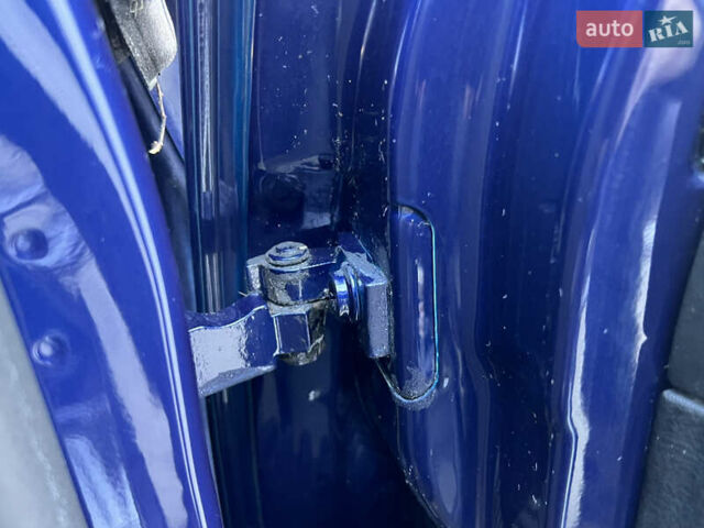 Синий Фольксваген Гольф, объемом двигателя 1.6 л и пробегом 284 тыс. км за 5350 $, фото 83 на Automoto.ua