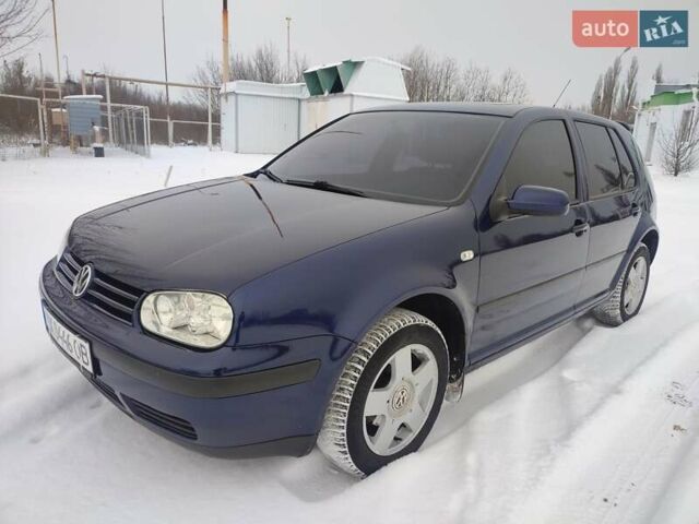Синий Фольксваген Гольф, объемом двигателя 1.6 л и пробегом 207 тыс. км за 4450 $, фото 2 на Automoto.ua