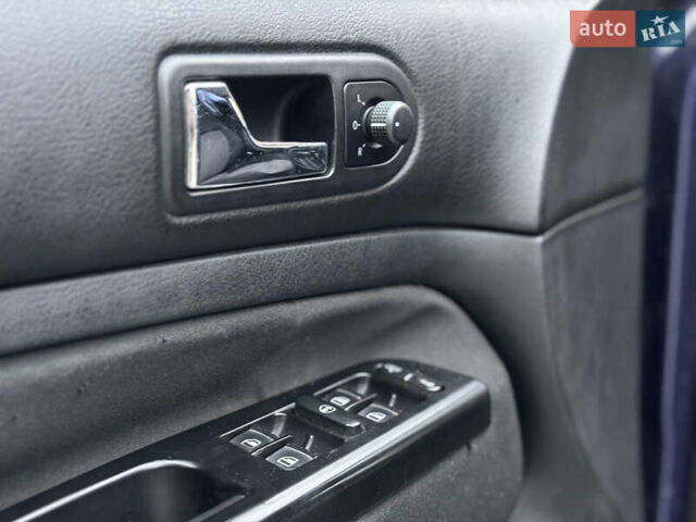 Синий Фольксваген Гольф, объемом двигателя 1.6 л и пробегом 284 тыс. км за 4250 $, фото 6 на Automoto.ua