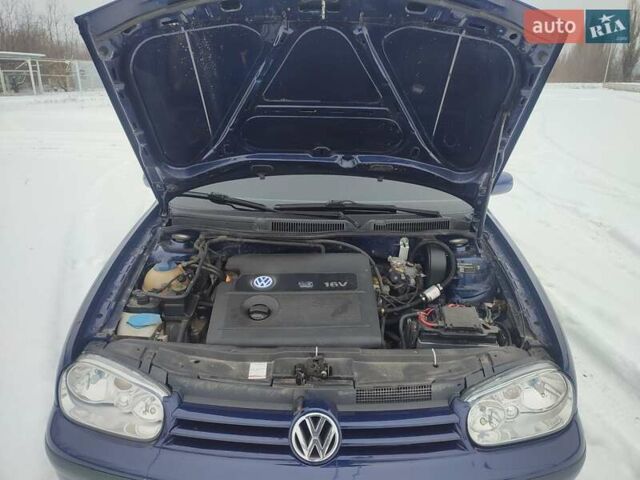 Синий Фольксваген Гольф, объемом двигателя 1.6 л и пробегом 207 тыс. км за 4450 $, фото 13 на Automoto.ua